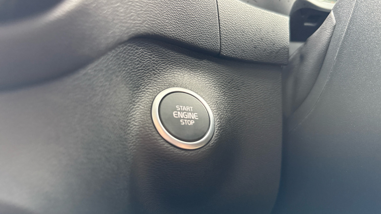 Volvo XC40 2.0 B4P Ultra Dark 5dr Auto Petrol Estate
